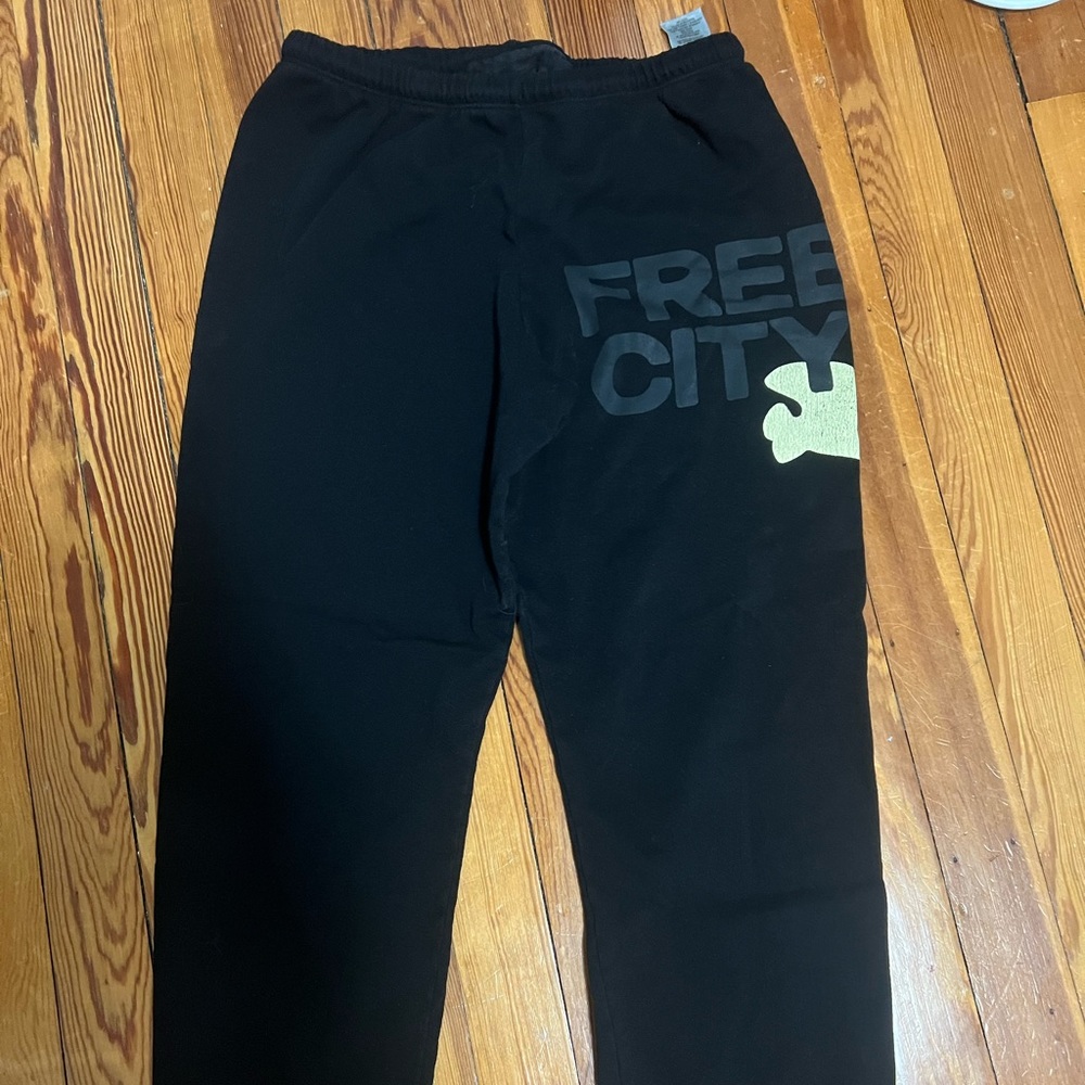 Free city sweatpants